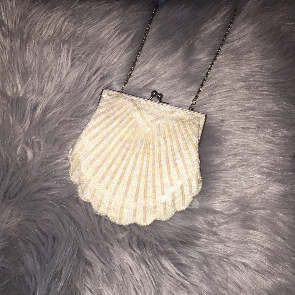 Beaded seashell purse